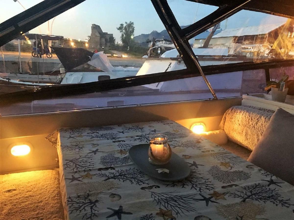 Desire Charming House Boat Hotel ปาแลร์โม ภายนอก รูปภาพ